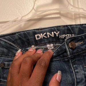 DKNY blue jeans size 8 hipsters skinny